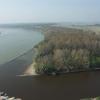 слияние рек Дунай и Морава около града Девина
